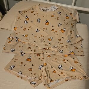 AE Plush Snoopy Fall Pj Set